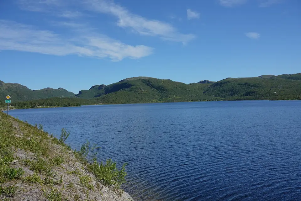 Leirbotnvannet rest area · E6, one of the Alta viewing spots