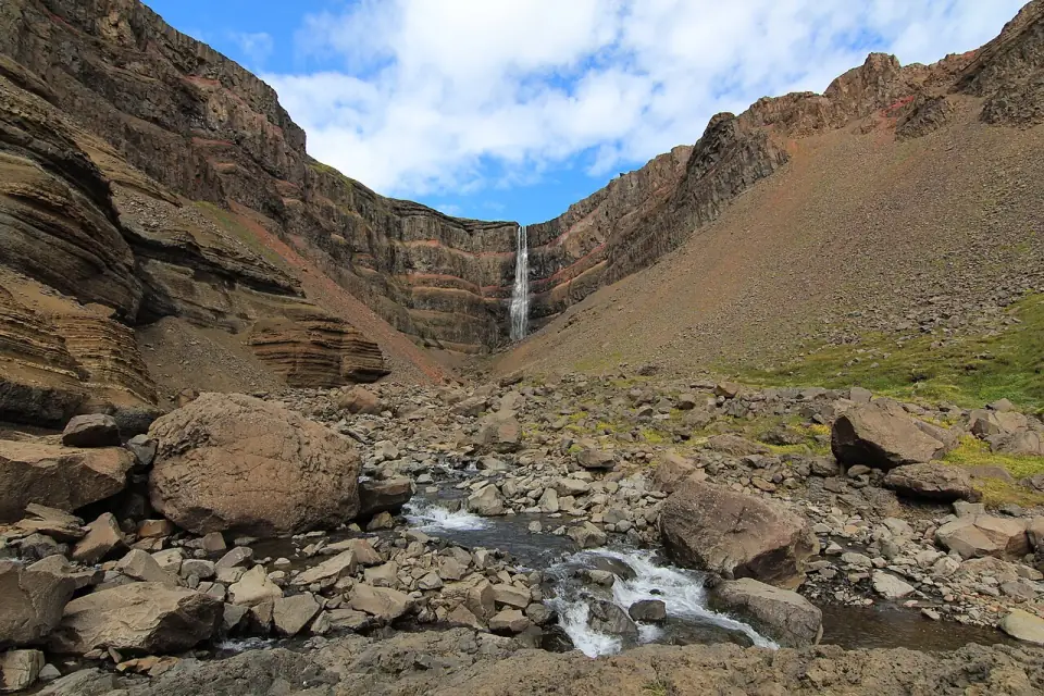 Path to Hengifoss (29821470955)