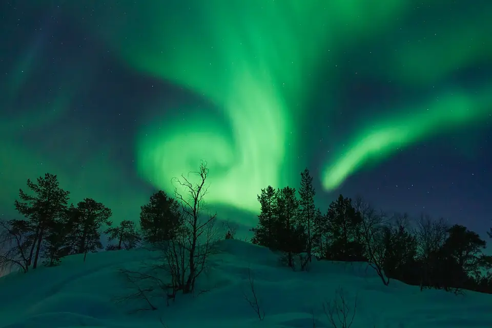 Northern lights band swirls above Vuopajanniemi, Inari, Lapland, Finland, 2018 March
