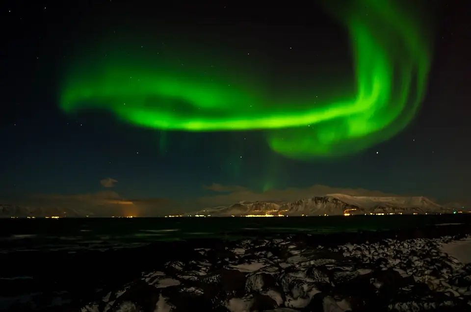 Northern Lights over Reykjavik (15849686473)